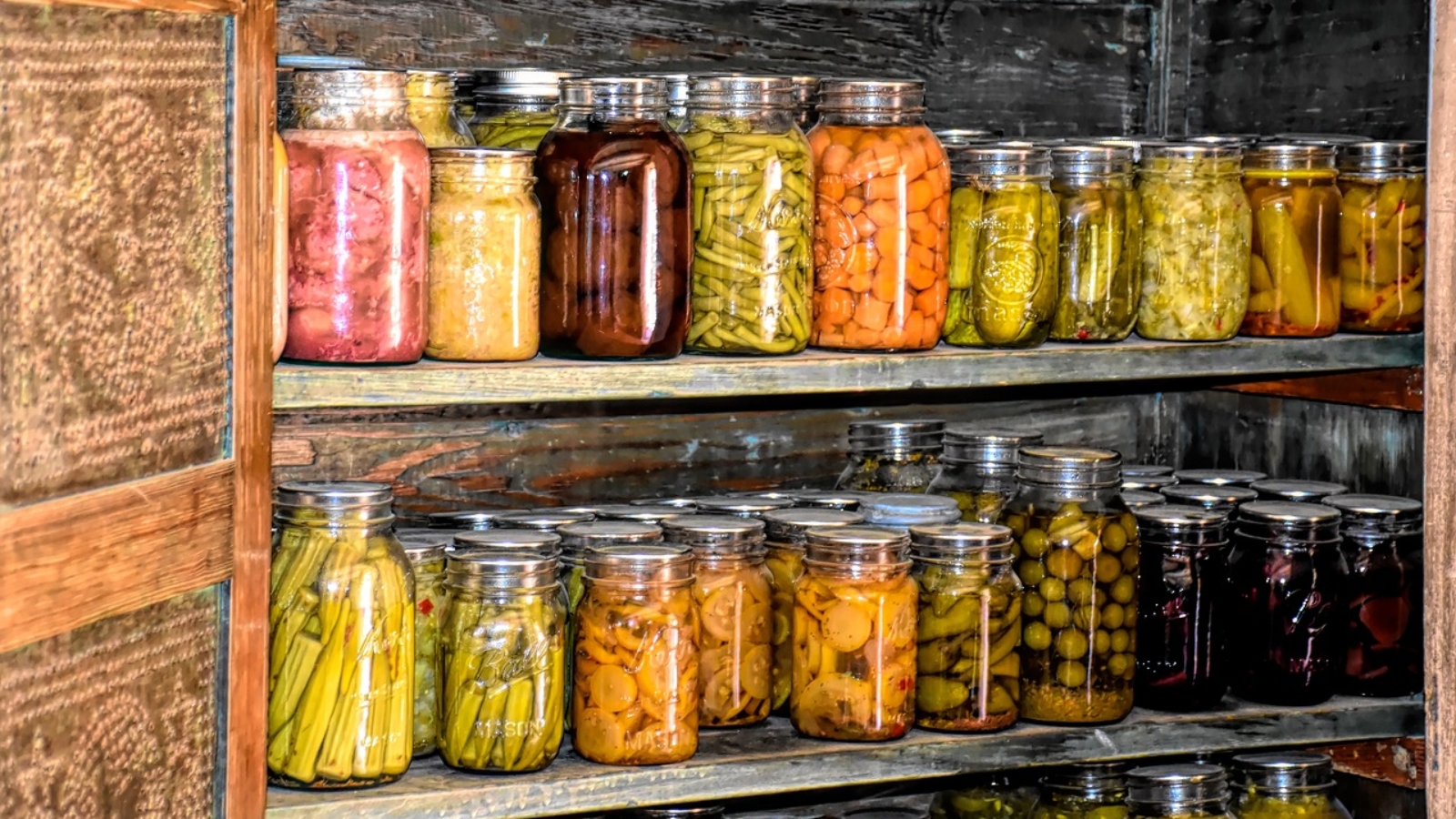 root cellar, canned goods, settlers-4022024.jpg