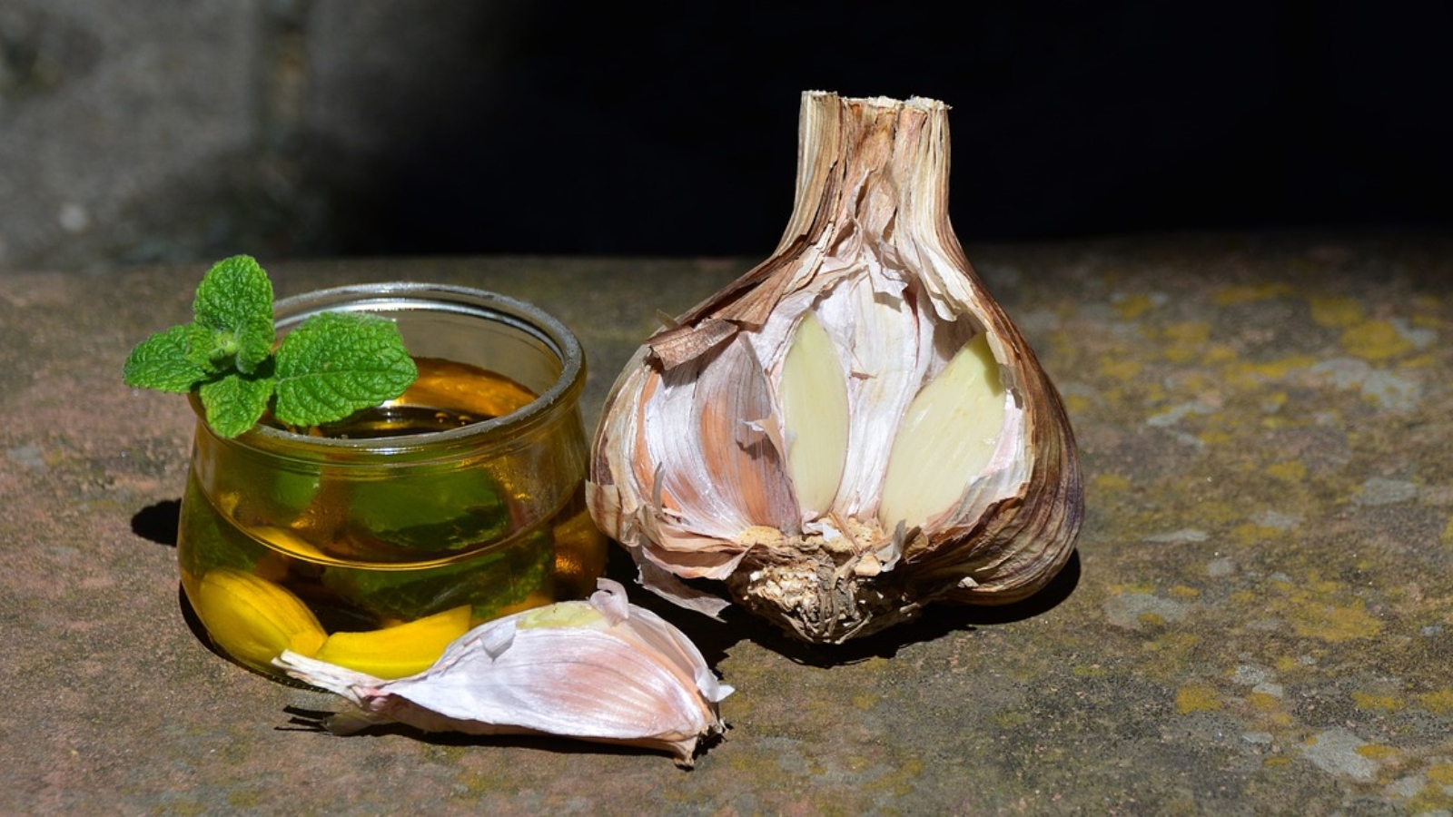 garlic, leek, oil-3511586.jpg