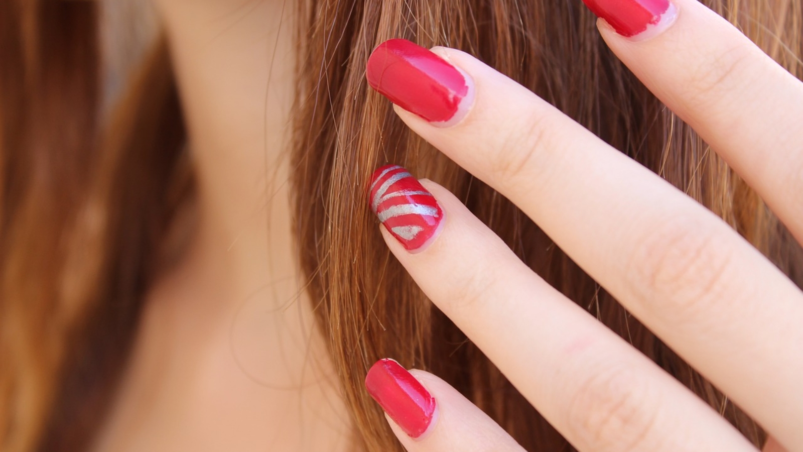 nail polish, fingers, hair-1677561.jpg